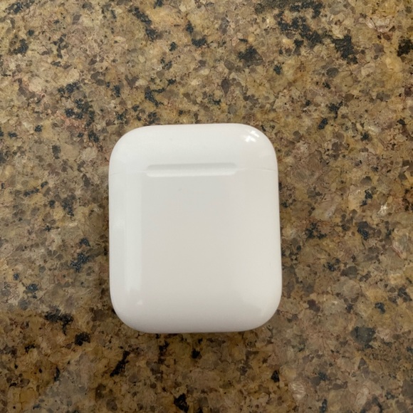 Second generation Apple AirPods - Picture 2 of 7